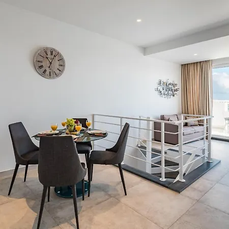 Spinola Bay Private *